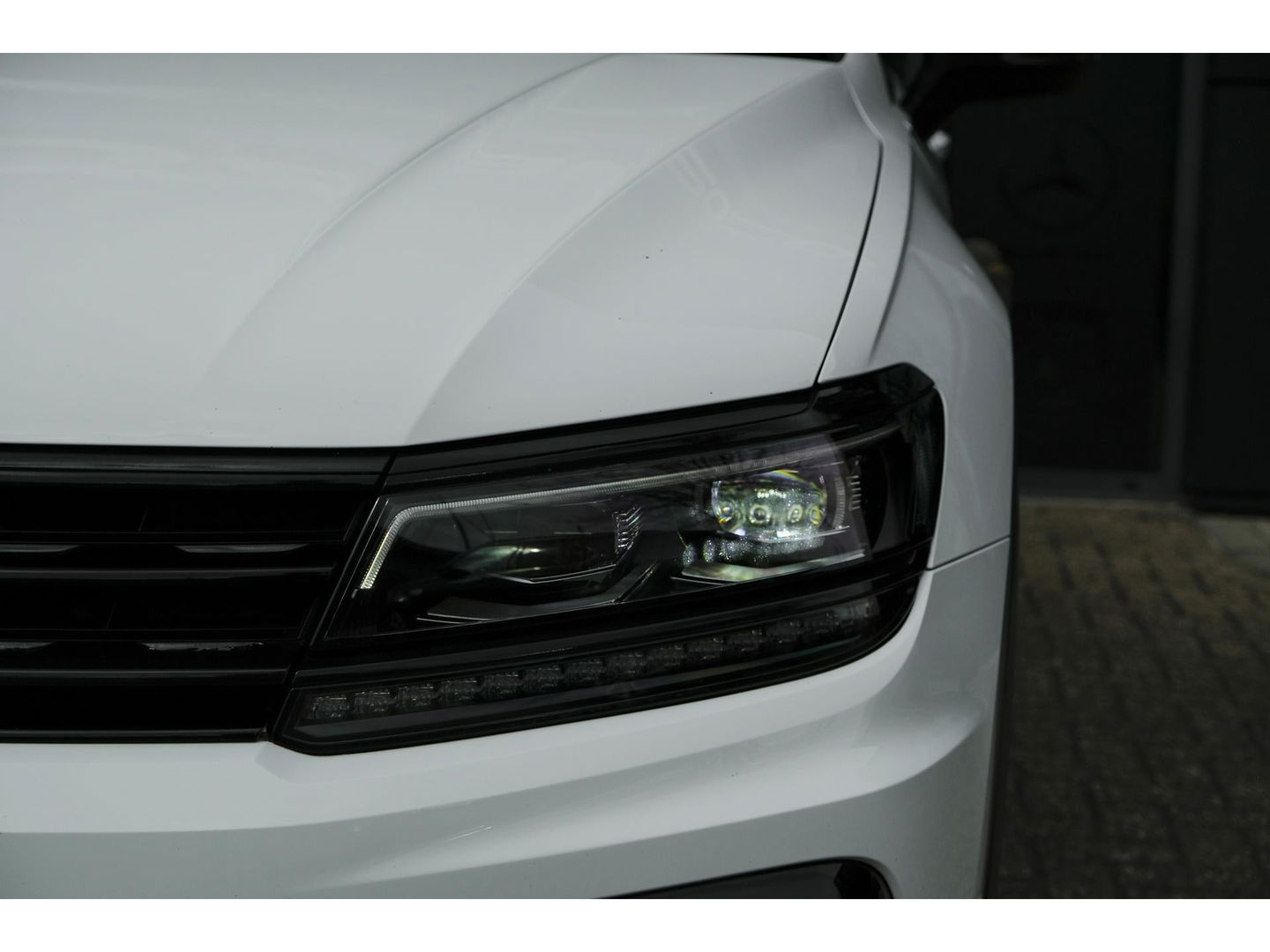Volkswagen Tiguan 1.5 TSI R-Line Highline Panoramadak Virtual cockpit Trekhaak 20" LMV NLauto Elektrische klep