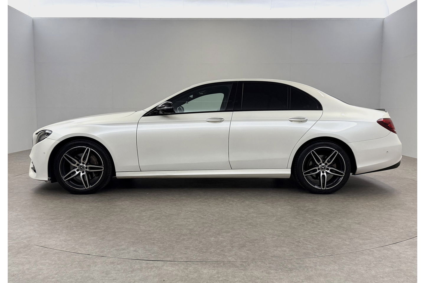 Mercedes-Benz E-Klasse 300 AMG 245PK Burmester Sfeer LED 360Camera Carplay Memory Virtual Clima Cruise Navi PDC 19"LMV