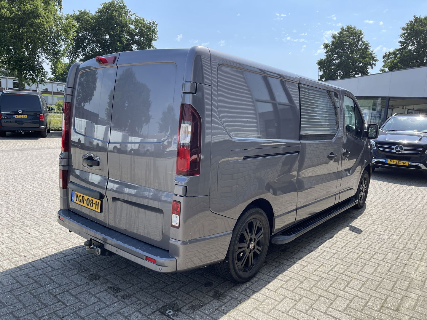Fiat Talento 2.0 MultiJet 145pk L2H1 Business Pro DC 5 persoons / vaste prijs rijklaar € 20.950 ex btw / lease vanaf € 342 / airco / cruise / camera / trekhaak / grijs metallic / euro 6 / bpm vrij