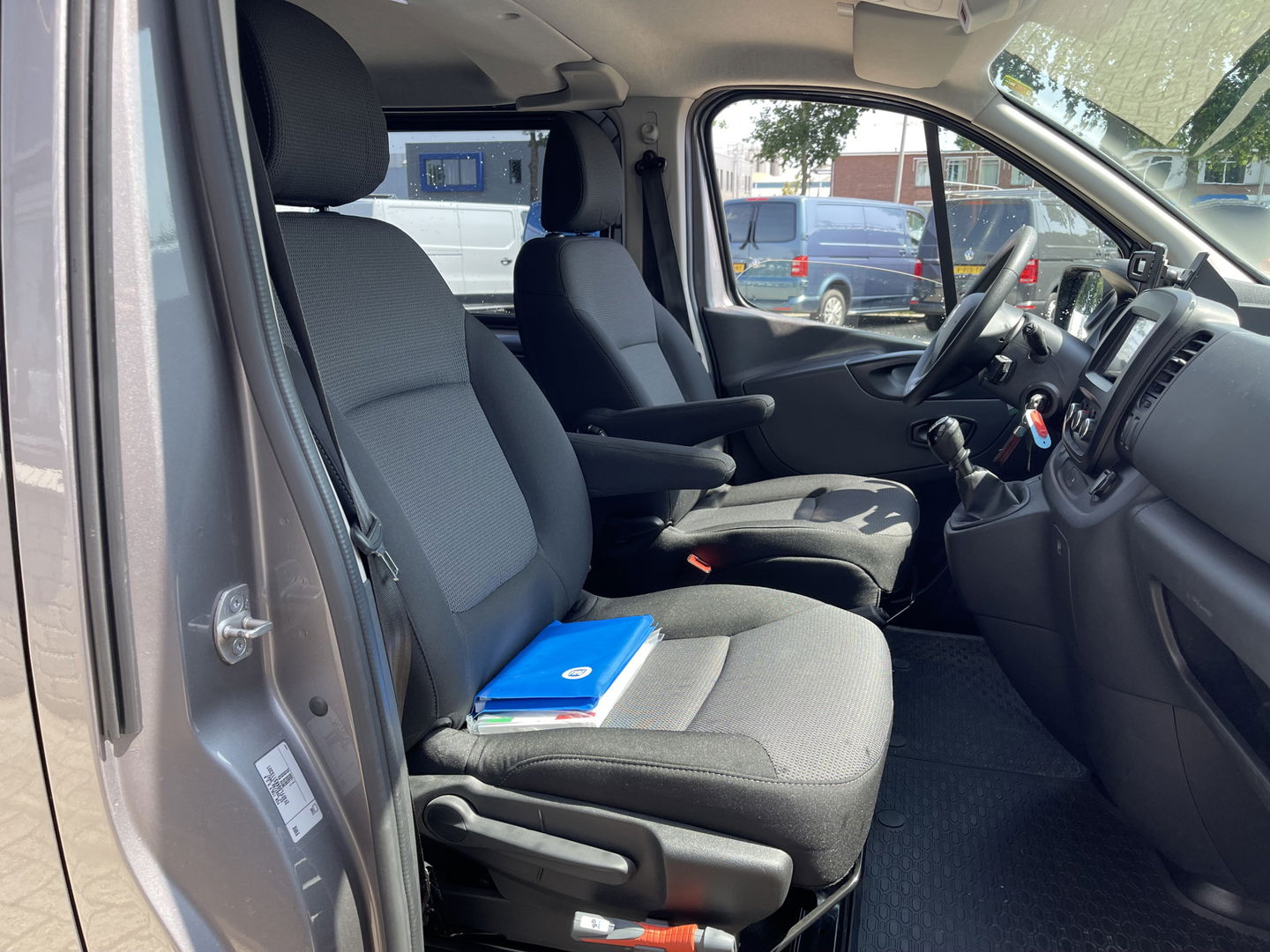 Fiat Talento 2.0 MultiJet 145pk L2H1 Business Pro DC 5 persoons / vaste prijs rijklaar € 20.950 ex btw / lease vanaf € 342 / airco / cruise / camera / trekhaak / grijs metallic / euro 6 / bpm vrij