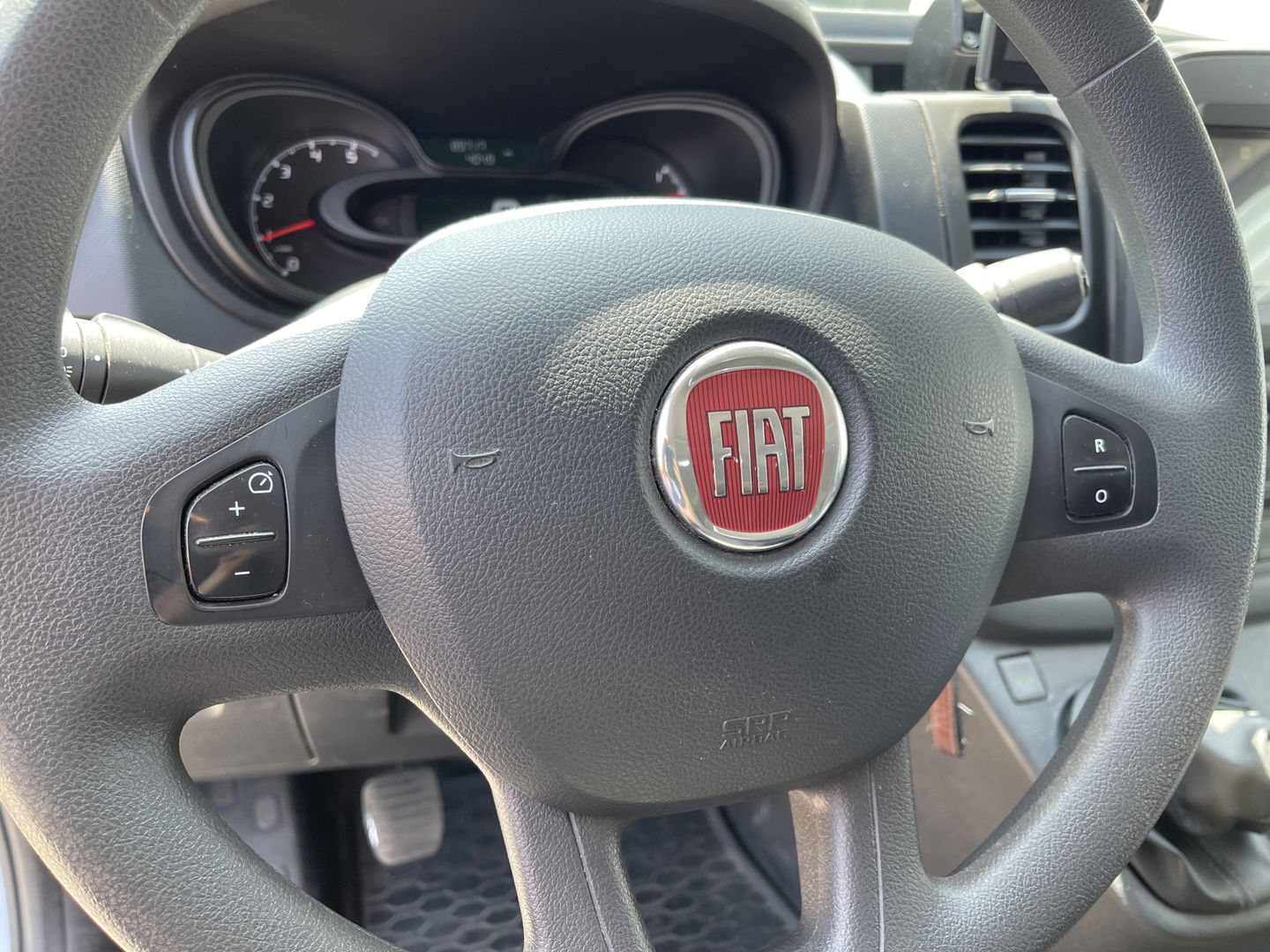 Fiat Talento 2.0 MultiJet 145pk L2H1 Business Pro DC 5 persoons / vaste prijs rijklaar € 20.950 ex btw / lease vanaf € 342 / airco / cruise / camera / trekhaak / grijs metallic / euro 6 / bpm vrij
