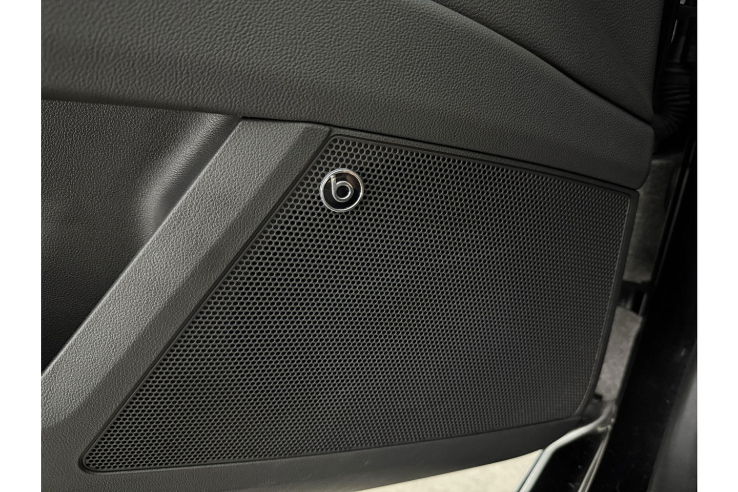 SEAT Leon 1.5 TSI FR 150PK Ultimate Edition Black Pano Beats-audio Sfeer LED Trekhaak Camera Carplay Clima Virtual Navi PDC 18"LMV