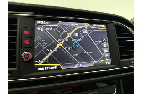 SEAT Leon 1.5 TSI FR 150PK Ultimate Edition Black Pano Beats-audio Sfeer LED Trekhaak Camera Carplay Clima Virtual Navi PDC 18"LMV