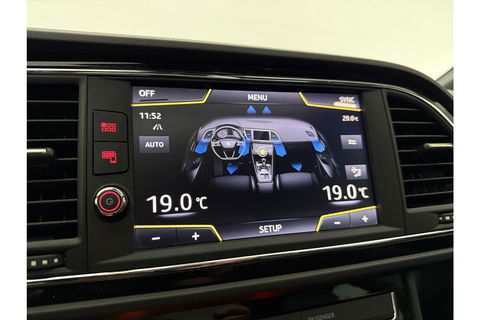 SEAT Leon 1.5 TSI FR 150PK Ultimate Edition Black Pano Beats-audio Sfeer LED Trekhaak Camera Carplay Clima Virtual Navi PDC 18"LMV
