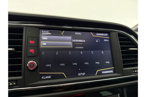 SEAT Leon 1.5 TSI FR 150PK Ultimate Edition Black Pano Beats-audio Sfeer LED Trekhaak Camera Carplay Clima Virtual Navi PDC 18"LMV
