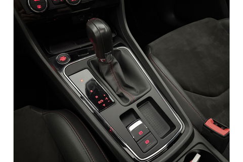 SEAT Leon 1.5 TSI FR 150PK Ultimate Edition Black Pano Beats-audio Sfeer LED Trekhaak Camera Carplay Clima Virtual Navi PDC 18"LMV