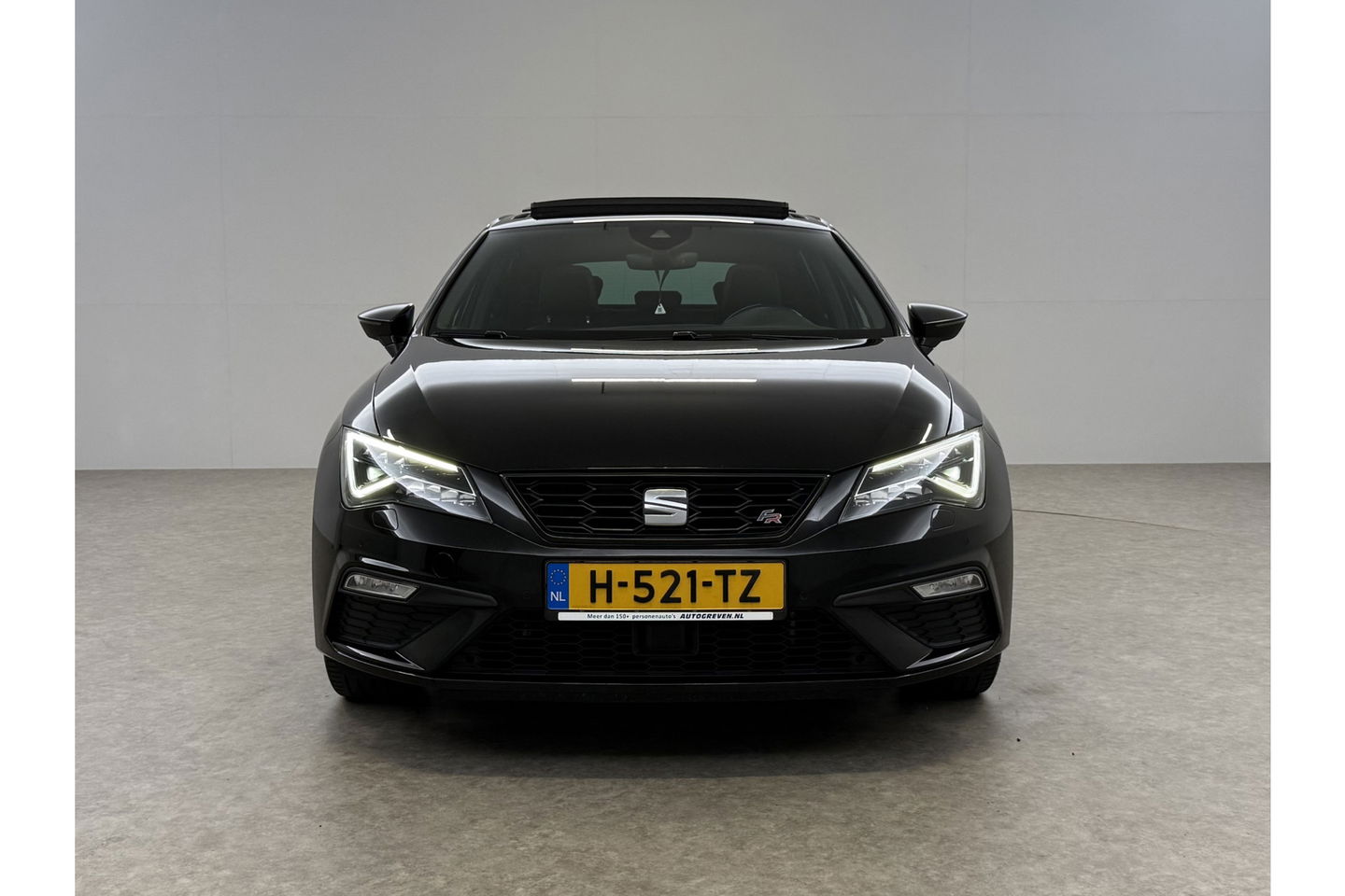 SEAT Leon 1.5 TSI FR 150PK Ultimate Edition Black Pano Beats-audio Sfeer LED Trekhaak Camera Carplay Clima Virtual Navi PDC 18"LMV