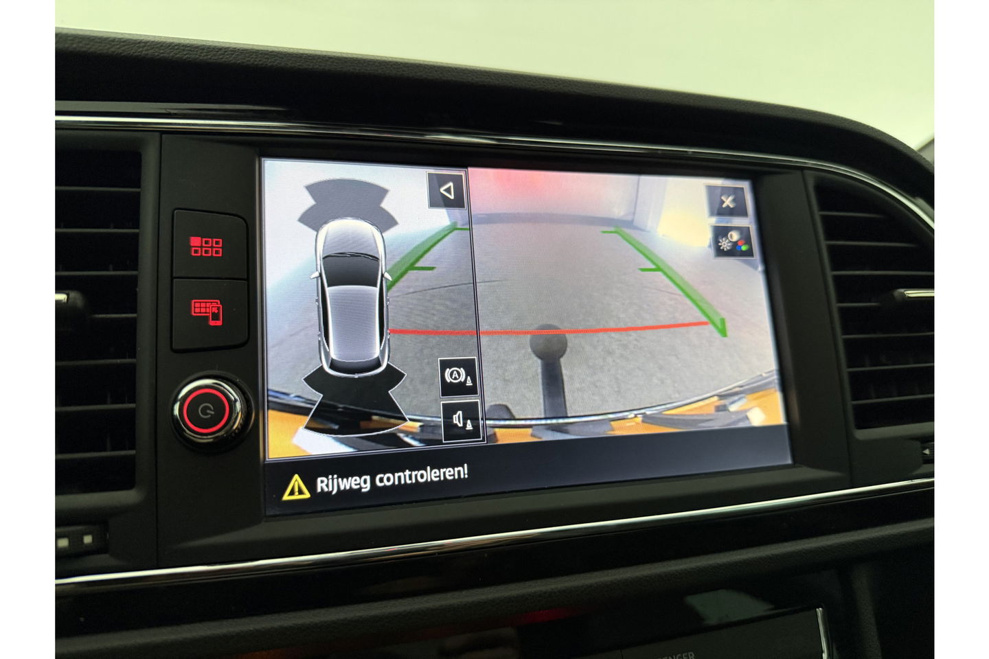 SEAT Leon 1.5 TSI FR 150PK Ultimate Edition Black Pano Beats-audio Sfeer LED Trekhaak Camera Carplay Clima Virtual Navi PDC 18"LMV