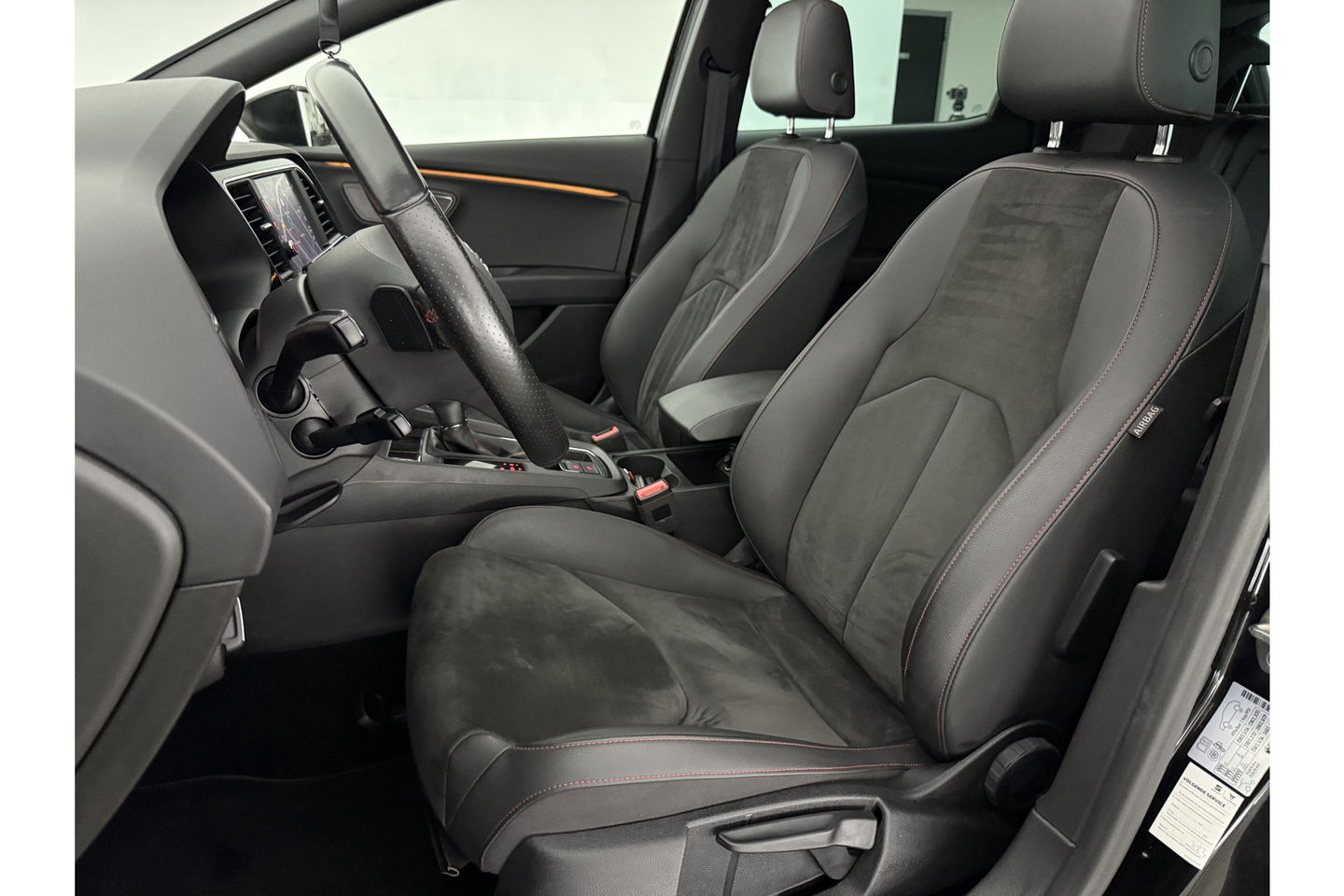 SEAT Leon 1.5 TSI FR 150PK Ultimate Edition Black Pano Beats-audio Sfeer LED Trekhaak Camera Carplay Clima Virtual Navi PDC 18"LMV
