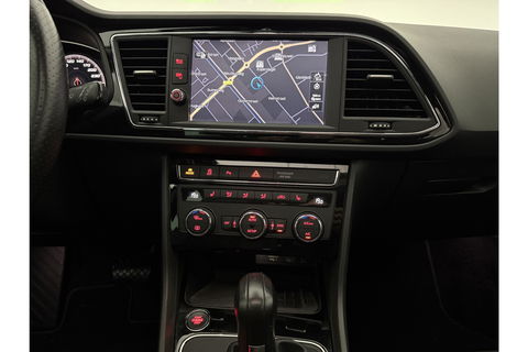 SEAT Leon 1.5 TSI FR 150PK Ultimate Edition Black Pano Beats-audio Sfeer LED Trekhaak Camera Carplay Clima Virtual Navi PDC 18"LMV