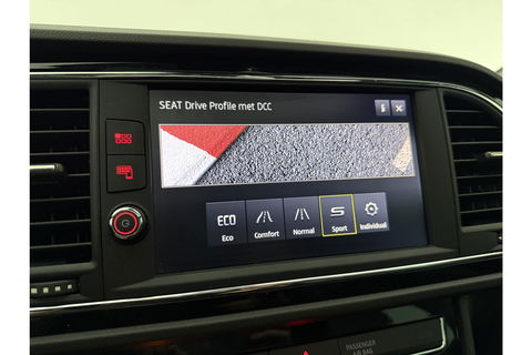 SEAT Leon 1.5 TSI FR 150PK Ultimate Edition Black Pano Beats-audio Sfeer LED Trekhaak Camera Carplay Clima Virtual Navi PDC 18"LMV
