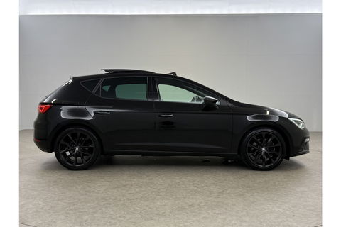 SEAT Leon 1.5 TSI FR 150PK Ultimate Edition Black Pano Beats-audio Sfeer LED Trekhaak Camera Carplay Clima Virtual Navi PDC 18"LMV