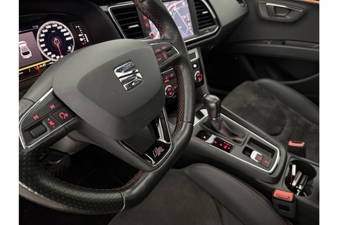 SEAT Leon 1.5 TSI FR 150PK Ultimate Edition Black Pano Beats-audio Sfeer LED Trekhaak Camera Carplay Clima Virtual Navi PDC 18"LMV
