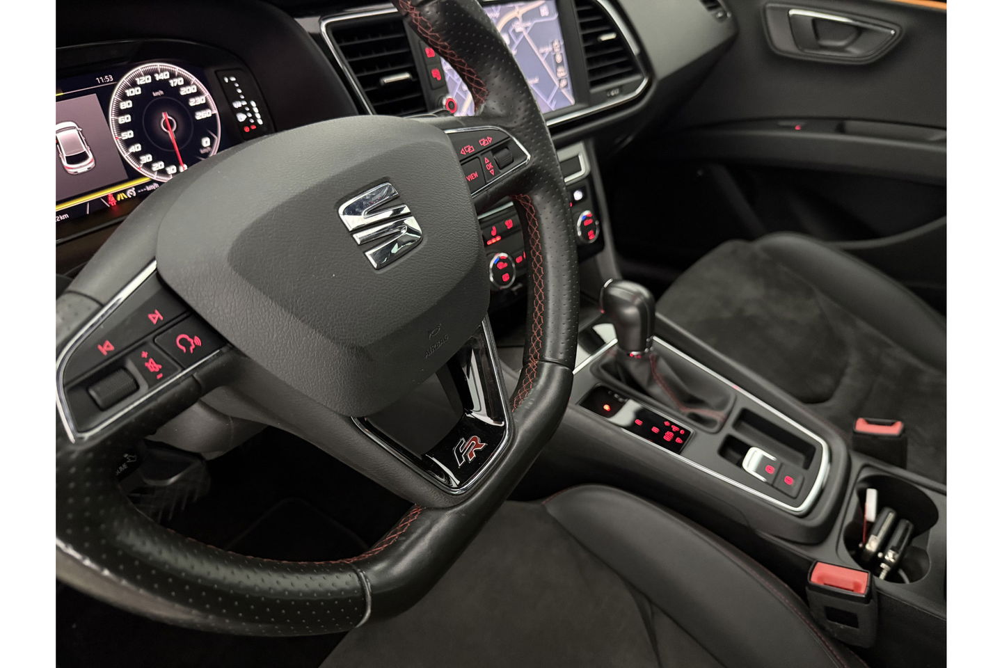 SEAT Leon 1.5 TSI FR 150PK Ultimate Edition Black Pano Beats-audio Sfeer LED Trekhaak Camera Carplay Clima Virtual Navi PDC 18"LMV