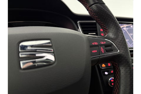 SEAT Leon 1.5 TSI FR 150PK Ultimate Edition Black Pano Beats-audio Sfeer LED Trekhaak Camera Carplay Clima Virtual Navi PDC 18"LMV