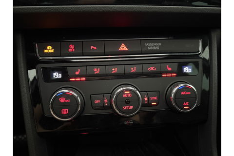 SEAT Leon 1.5 TSI FR 150PK Ultimate Edition Black Pano Beats-audio Sfeer LED Trekhaak Camera Carplay Clima Virtual Navi PDC 18"LMV
