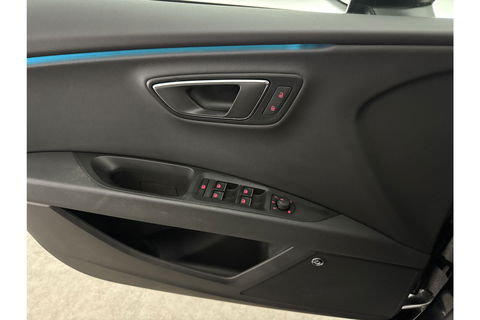 SEAT Leon 1.5 TSI FR 150PK Ultimate Edition Black Pano Beats-audio Sfeer LED Trekhaak Camera Carplay Clima Virtual Navi PDC 18"LMV