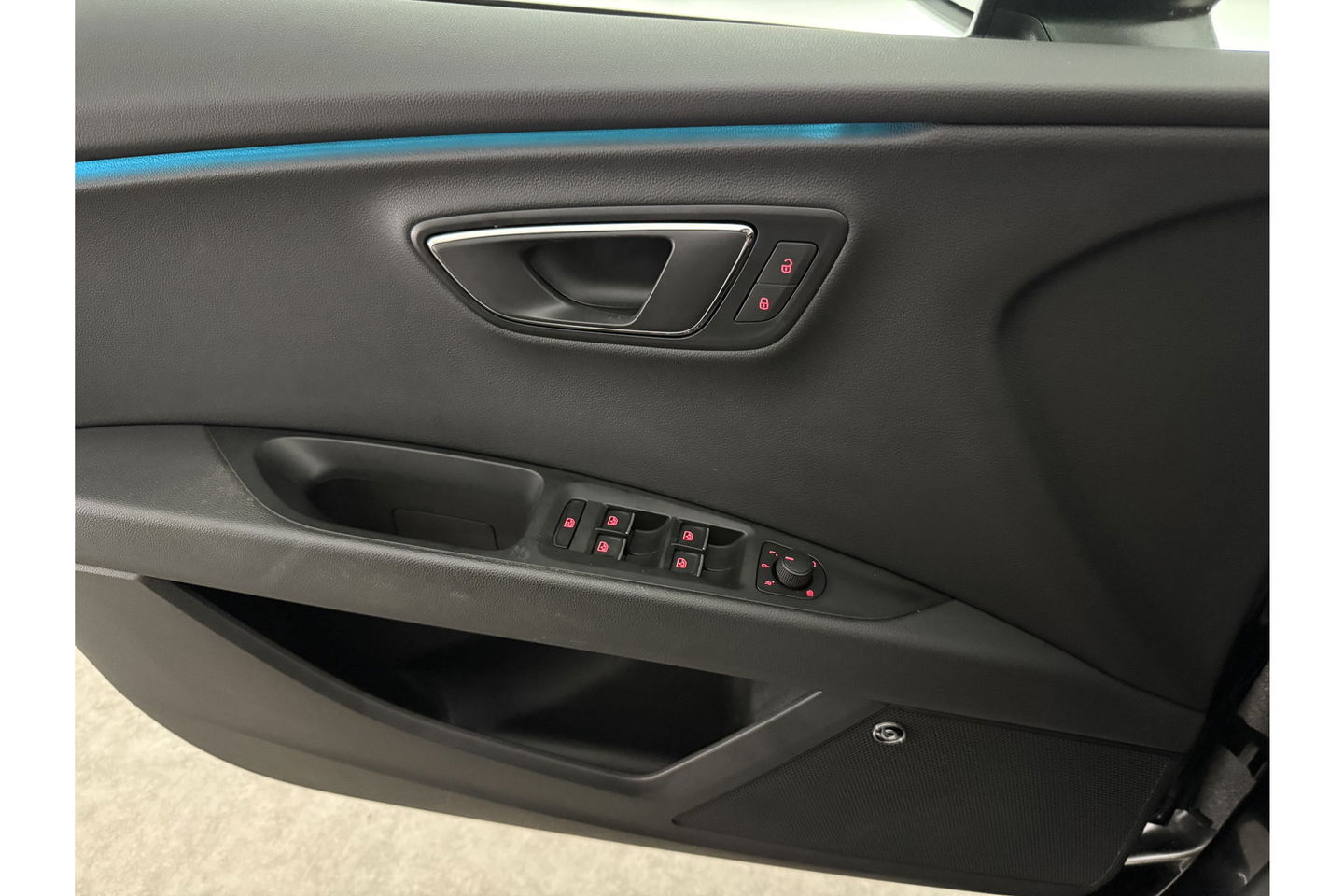 SEAT Leon 1.5 TSI FR 150PK Ultimate Edition Black Pano Beats-audio Sfeer LED Trekhaak Camera Carplay Clima Virtual Navi PDC 18"LMV