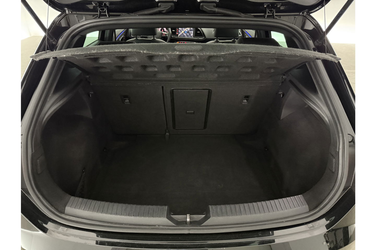 SEAT Leon 1.5 TSI FR 150PK Ultimate Edition Black Pano Beats-audio Sfeer LED Trekhaak Camera Carplay Clima Virtual Navi PDC 18"LMV