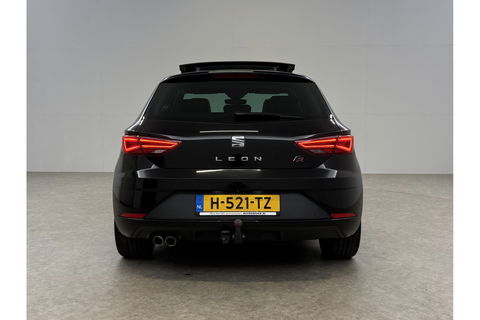 SEAT Leon 1.5 TSI FR 150PK Ultimate Edition Black Pano Beats-audio Sfeer LED Trekhaak Camera Carplay Clima Virtual Navi PDC 18"LMV