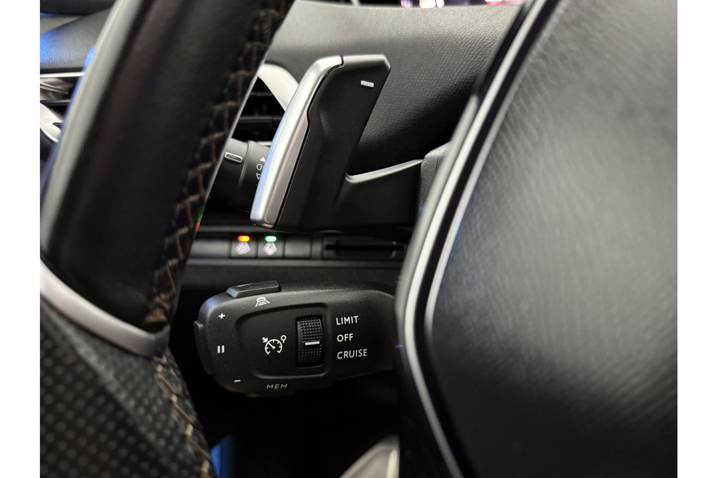 Peugeot 5008 1.2 PureTech 7P Pano Sfeer LED Virtual Carplay 360Camera Clima Cruise Navi PDC 18''LMV