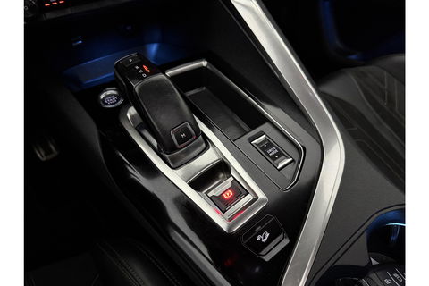 Peugeot 5008 1.2 PureTech 7P Pano Sfeer LED Virtual Carplay 360Camera Clima Cruise Navi PDC 18''LMV