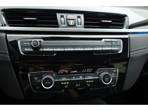 BMW X1 xDrive25e Sport line | Navi | Harman Kardon | Camera | Stoelverw. | 19'' | Elek. Achterklep