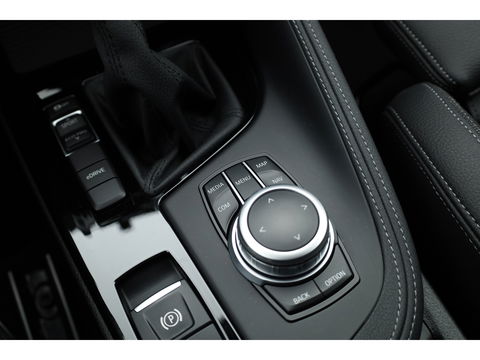 BMW X1 xDrive25e Sport line | Navi | Harman Kardon | Camera | Stoelverw. | 19'' | Elek. Achterklep