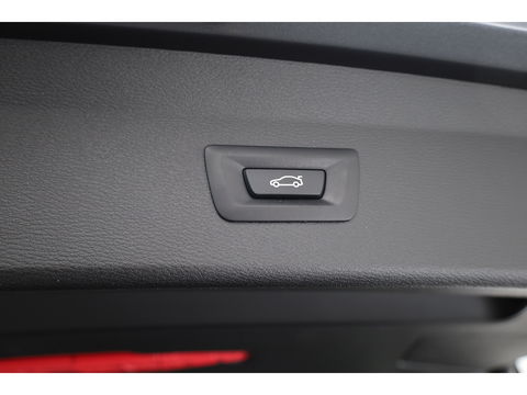 BMW X1 xDrive25e Sport line | Navi | Harman Kardon | Camera | Stoelverw. | 19'' | Elek. Achterklep