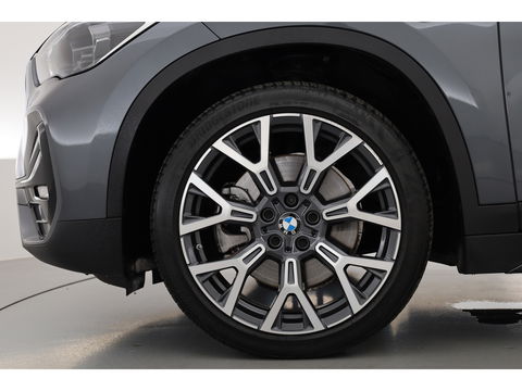 BMW X1 xDrive25e Sport line | Navi | Harman Kardon | Camera | Stoelverw. | 19'' | Elek. Achterklep