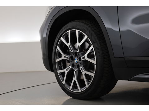 BMW X1 xDrive25e Sport line | Navi | Harman Kardon | Camera | Stoelverw. | 19'' | Elek. Achterklep