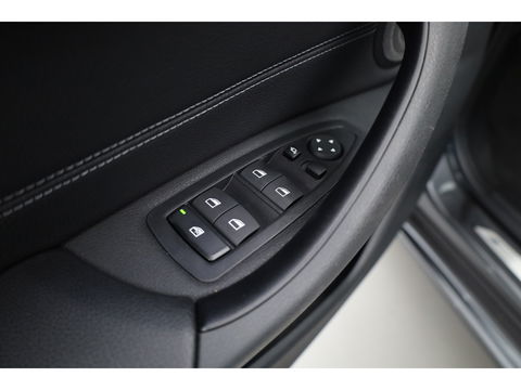 BMW X1 xDrive25e Sport line | Navi | Harman Kardon | Camera | Stoelverw. | 19'' | Elek. Achterklep