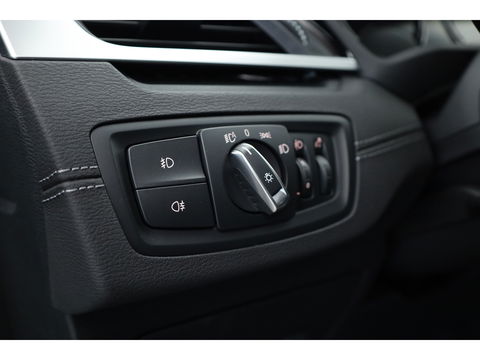 BMW X1 xDrive25e Sport line | Navi | Harman Kardon | Camera | Stoelverw. | 19'' | Elek. Achterklep