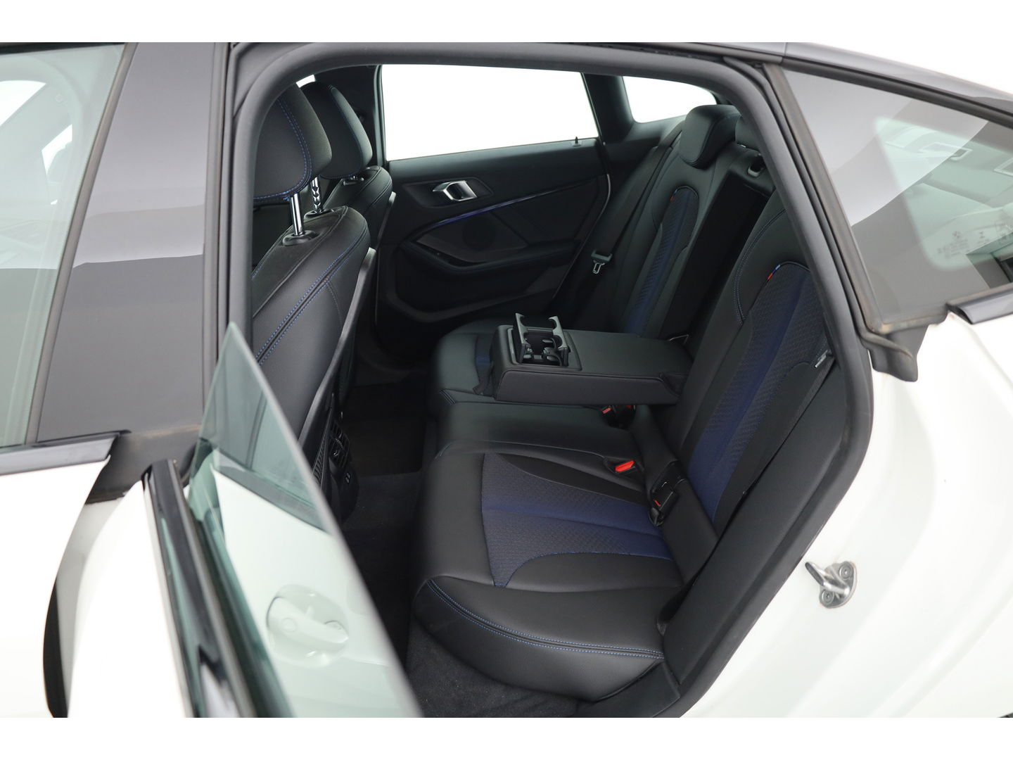 BMW 2 Serie Gran Coupé 218i M Sport | HUD | 18'' | Stoelverw. | Apple CarPlay | Navi