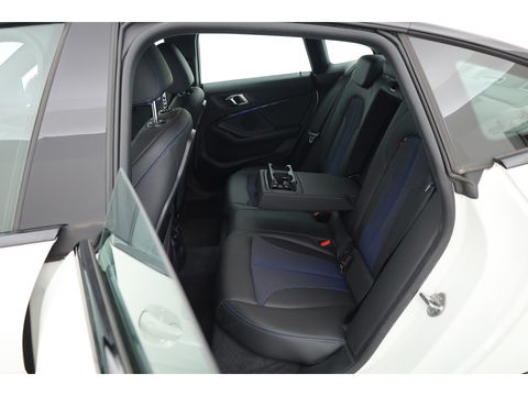 BMW 2 Serie Gran Coupé 218i M Sport | HUD | 18'' | Stoelverw. | Apple CarPlay | Navi