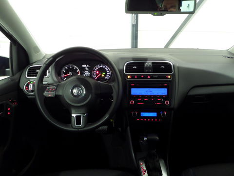 Volkswagen Polo 1.2 TSI DSG Highline Automaat! Stoelverwarming Bluetooth Cruise-control, van 2e eigenaar in uniek mooie staat !