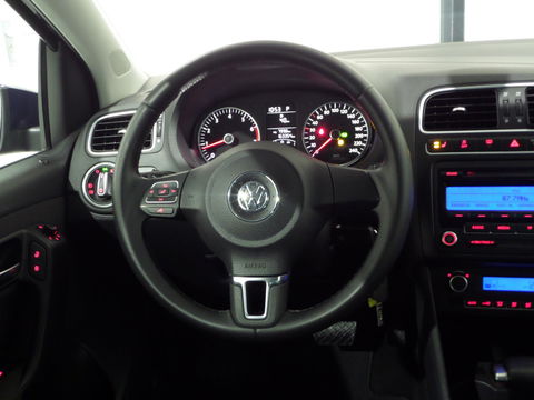 Volkswagen Polo 1.2 TSI DSG Highline Automaat! Stoelverwarming Bluetooth Cruise-control, van 2e eigenaar in uniek mooie staat !