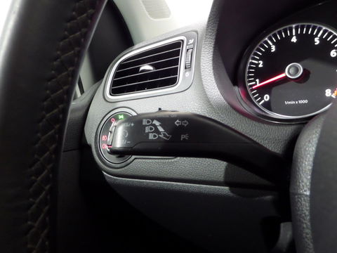 Volkswagen Polo 1.2 TSI DSG Highline Automaat! Stoelverwarming Bluetooth Cruise-control, van 2e eigenaar in uniek mooie staat !