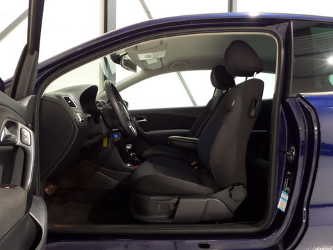 Volkswagen Polo 1.2 TSI DSG Highline Automaat! Stoelverwarming Bluetooth Cruise-control, van 2e eigenaar in uniek mooie staat !
