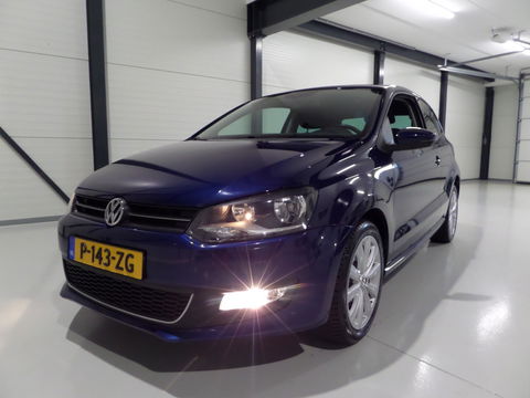 Volkswagen Polo 1.2 TSI DSG Highline Automaat! Stoelverwarming Bluetooth Cruise-control, van 2e eigenaar in uniek mooie staat !