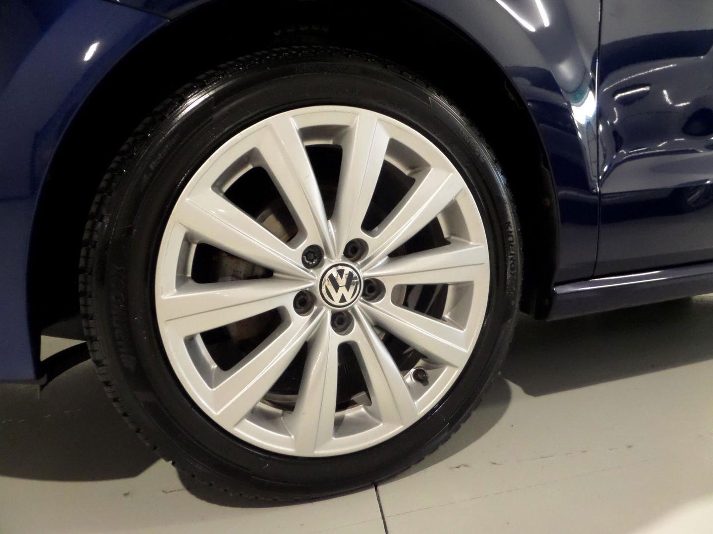 Volkswagen Polo 1.2 TSI DSG Highline Automaat! Stoelverwarming Bluetooth Cruise-control, van 2e eigenaar in uniek mooie staat !