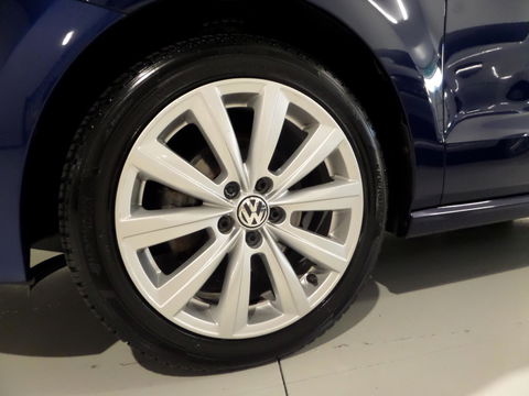 Volkswagen Polo 1.2 TSI DSG Highline Automaat! Stoelverwarming Bluetooth Cruise-control, van 2e eigenaar in uniek mooie staat !