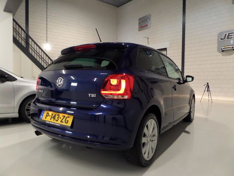Volkswagen Polo 1.2 TSI DSG Highline Automaat! Stoelverwarming Bluetooth Cruise-control, van 2e eigenaar in uniek mooie staat !