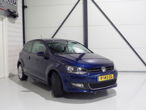 Volkswagen Polo 1.2 TSI DSG Highline Automaat! Stoelverwarming Bluetooth Cruise-control, van 2e eigenaar in uniek mooie staat !