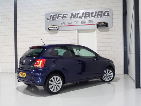 Volkswagen Polo 1.2 TSI DSG Highline Automaat! Stoelverwarming Bluetooth Cruise-control, van 2e eigenaar in uniek mooie staat !