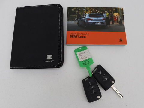 SEAT Leon 1.5 TSI FR Ultimate Edition Black | Panoramadak | Stoelverwarming | Adaptive cruise | Beats Audio | Sfeerverlichting | Carplay | Leder/Alcantara | Full LED | Virtual Cockpit | Keyless | Navigatie