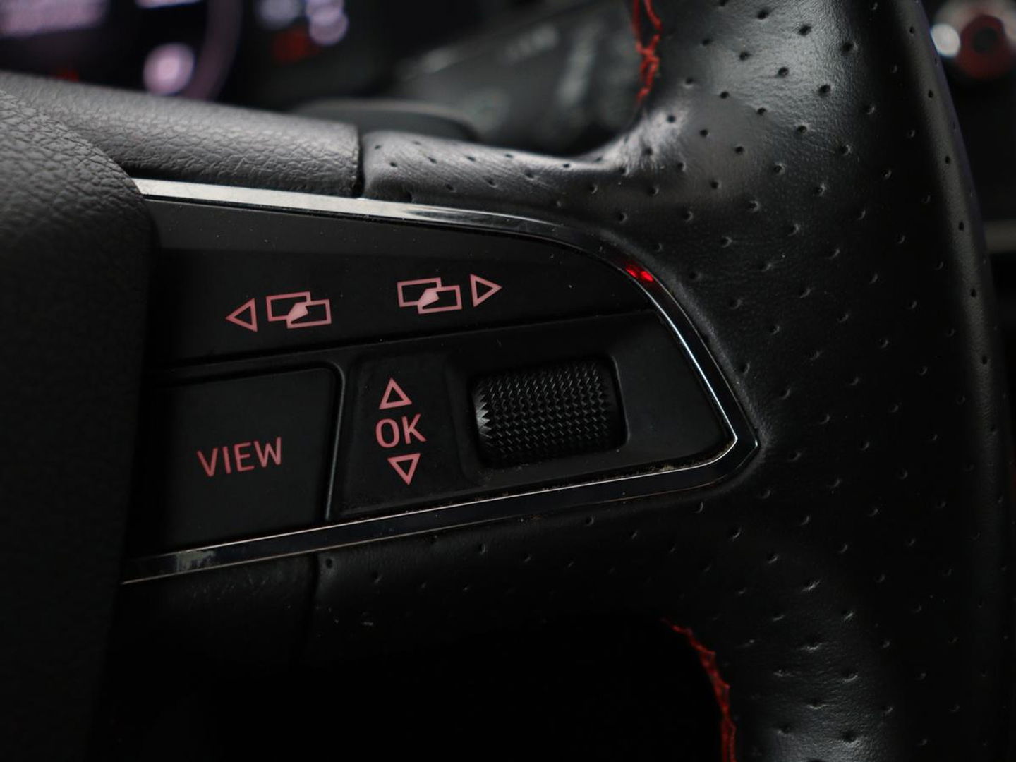 SEAT Leon 1.5 TSI FR Ultimate Edition Black | Panoramadak | Stoelverwarming | Adaptive cruise | Beats Audio | Sfeerverlichting | Carplay | Leder/Alcantara | Full LED | Virtual Cockpit | Keyless | Navigatie