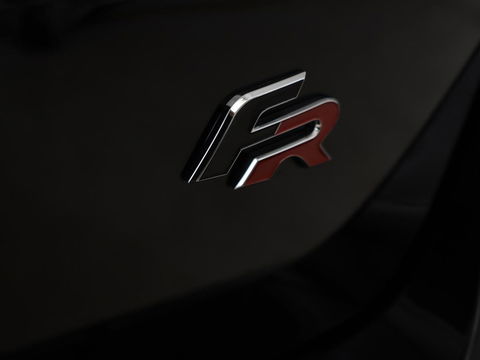 SEAT Leon 1.5 TSI FR Ultimate Edition Black | Panoramadak | Stoelverwarming | Adaptive cruise | Beats Audio | Sfeerverlichting | Carplay | Leder/Alcantara | Full LED | Virtual Cockpit | Keyless | Navigatie