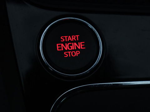 SEAT Leon 1.5 TSI FR Ultimate Edition Black | Panoramadak | Stoelverwarming | Adaptive cruise | Beats Audio | Sfeerverlichting | Carplay | Leder/Alcantara | Full LED | Virtual Cockpit | Keyless | Navigatie
