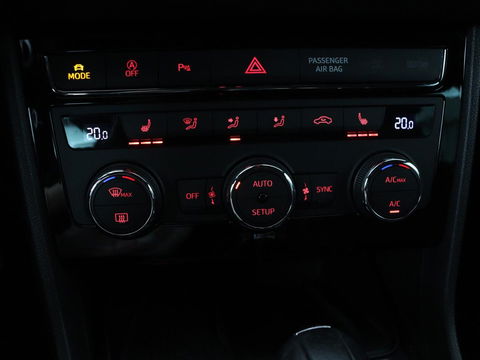 SEAT Leon 1.5 TSI FR Ultimate Edition Black | Panoramadak | Stoelverwarming | Adaptive cruise | Beats Audio | Sfeerverlichting | Carplay | Leder/Alcantara | Full LED | Virtual Cockpit | Keyless | Navigatie